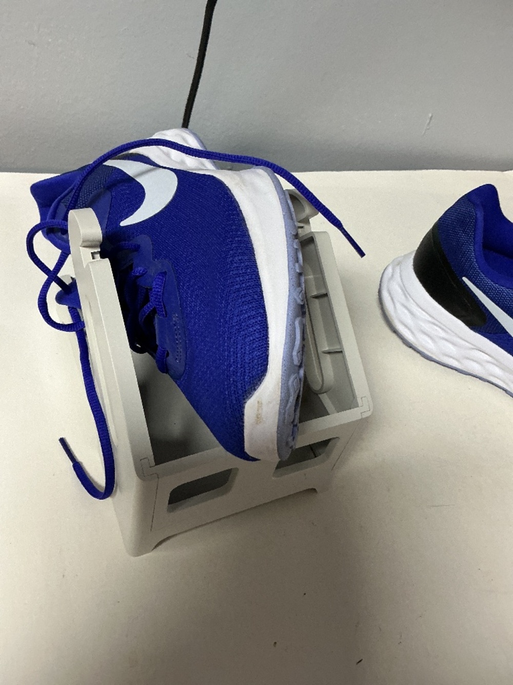 Nike Men’s Blue and White Running Sneakers Size 12 - Picture 6 of 7